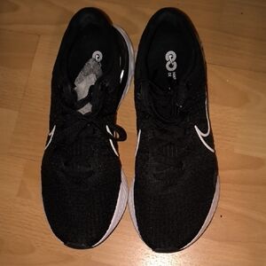 Nike | Black and White Athletic Shoes